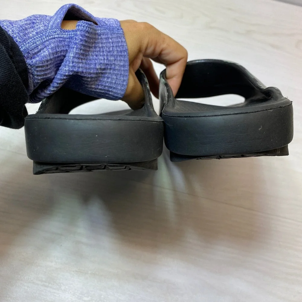 OOFOS pre owned